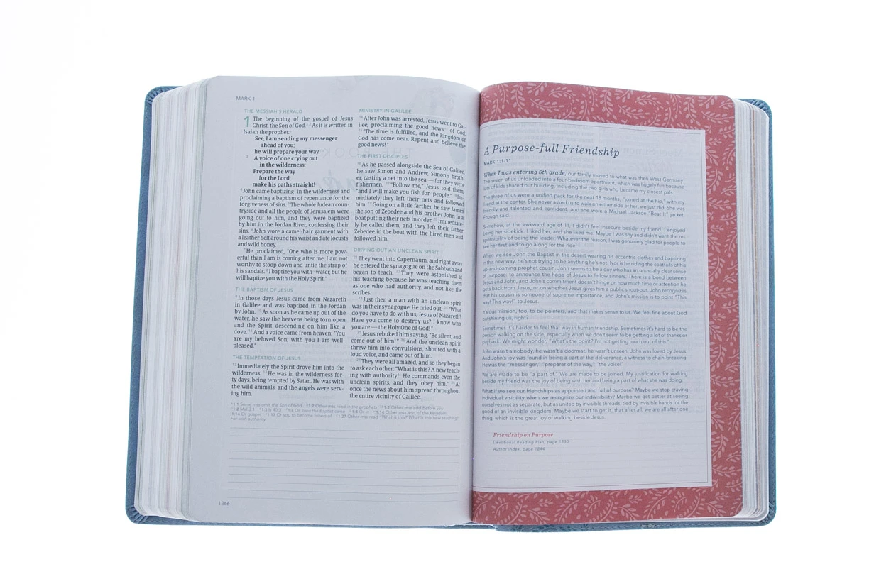 CSB (In)Courage Devotional Bible-Blue LeatherTouch 4 CSB (In)Courage Devotional Bible-Blue LeatherTouch - Image 4